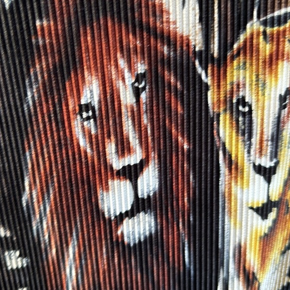 Plisse Vintage Lion Tank - Picture 2 of 8